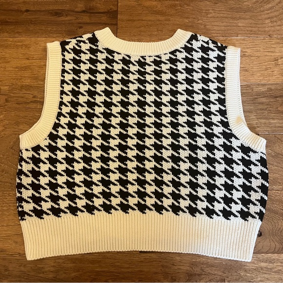 Oak + Fort Houndstooth Sweater Vest, Size Small - Picture 12 of 14